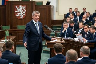 Babiš se těší, opozice útočí: Sněmovnu čeká hlasování o nedůvěře